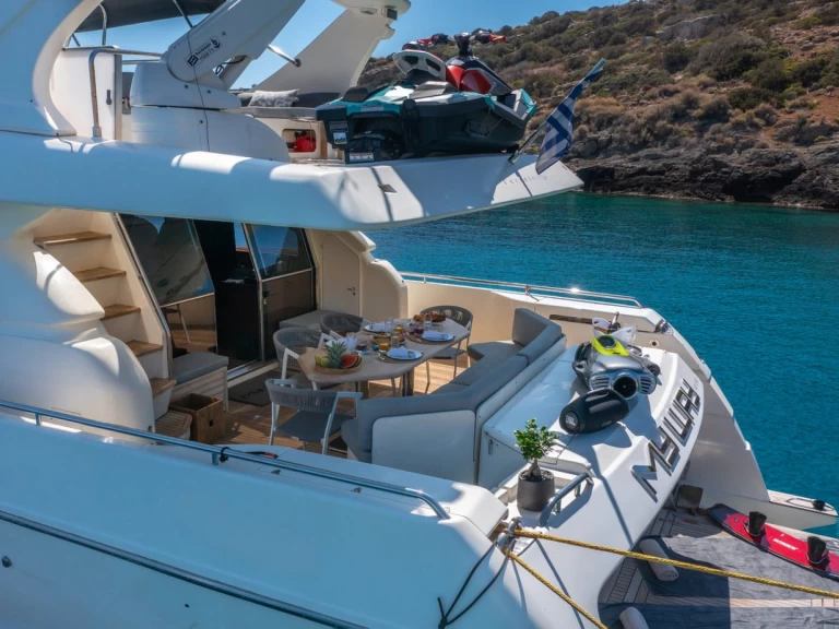 Wynajmij Luksusowy jacht z lub bez skippera Ferretti w Alimos