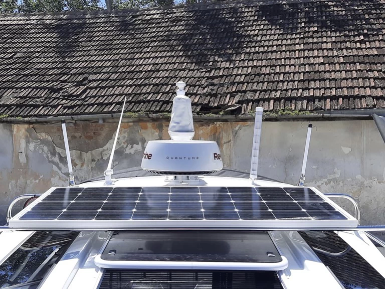 Wynajem Motorówka Bénéteau z patentem 