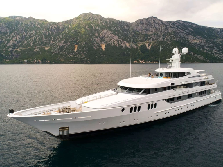 Wynajem Luksusowy jacht Feadship z patentem 