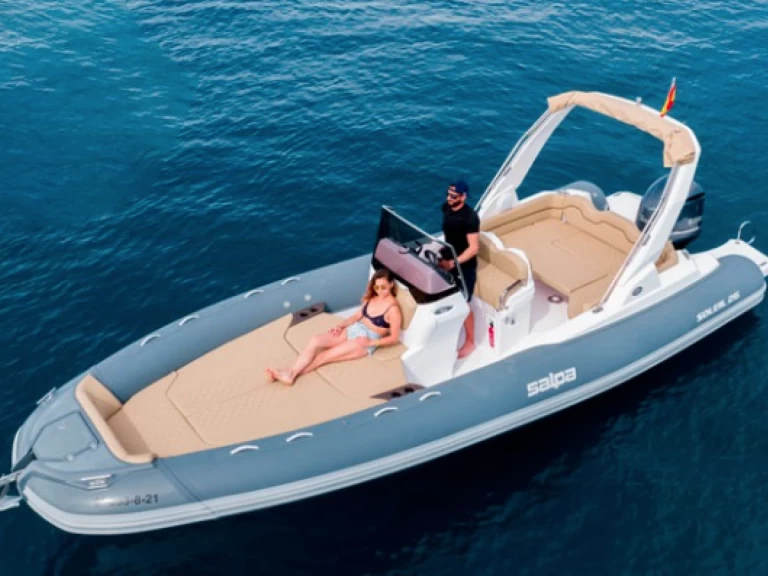 Łódż półsztywna do wynajmu w Palamos w najlepszej cenie