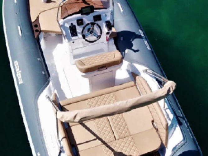 Salpa Salpa Soleil 28 między profesjonalistami a osobami prywatnymi w Palamos