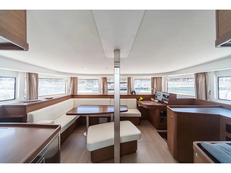 Wynajmij Katamaran z lub bez skippera Lagoon w Capo d'Orlando