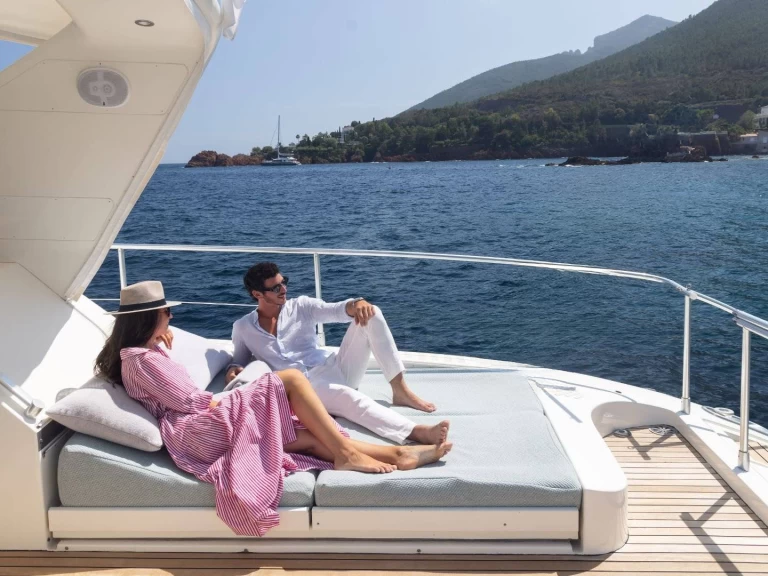 Yacht Prestige Sport 80 między profesjonalistami a osobami prywatnymi w Positano