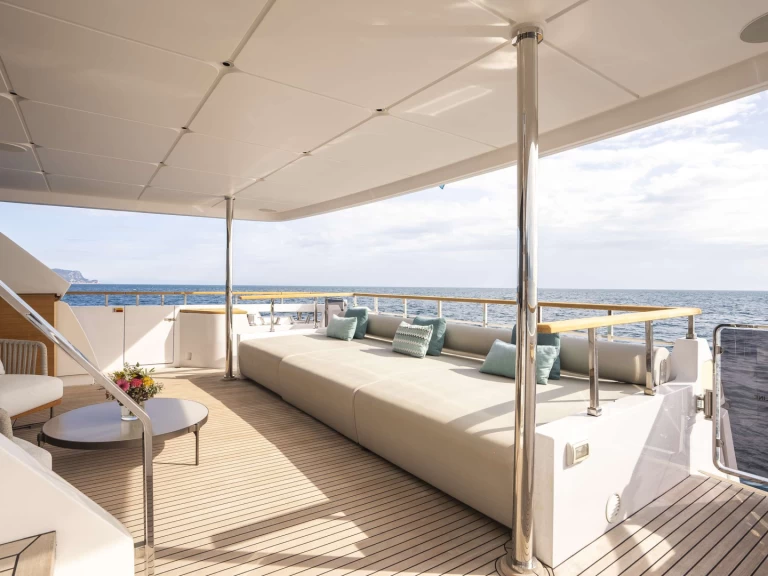 Wynajmij Luksusowy jacht z lub bez skippera Custom Line w Imperia