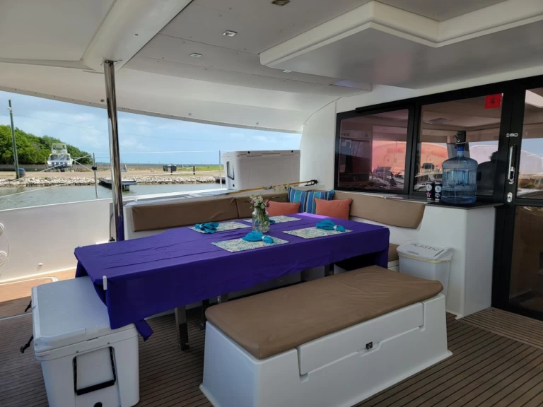 Wynajem Katamaran Fountaine Pajot z patentem 