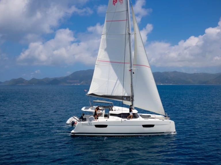 Wynajmij Fountaine Pajot Astrea 42 w Road Town