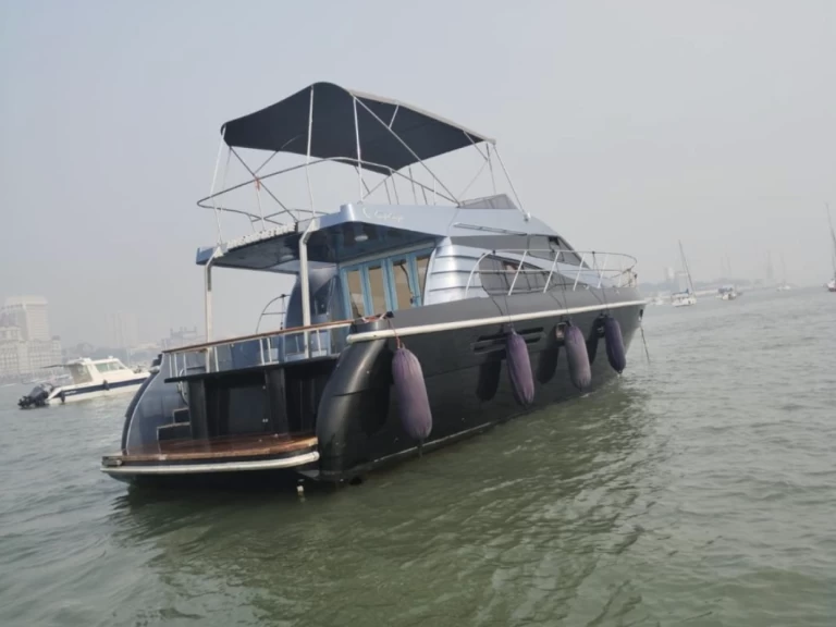 Wynajem Luksusowy jacht Custom Made z patentem 