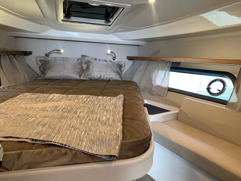 Motorówka do wynajmu w Trogir w najlepszej cenie