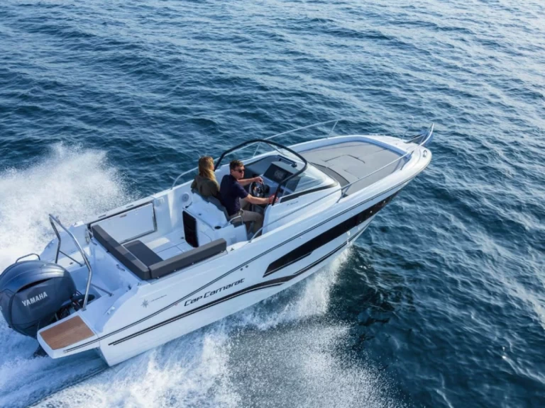 Wynajem Motorówka Jeanneau z patentem 