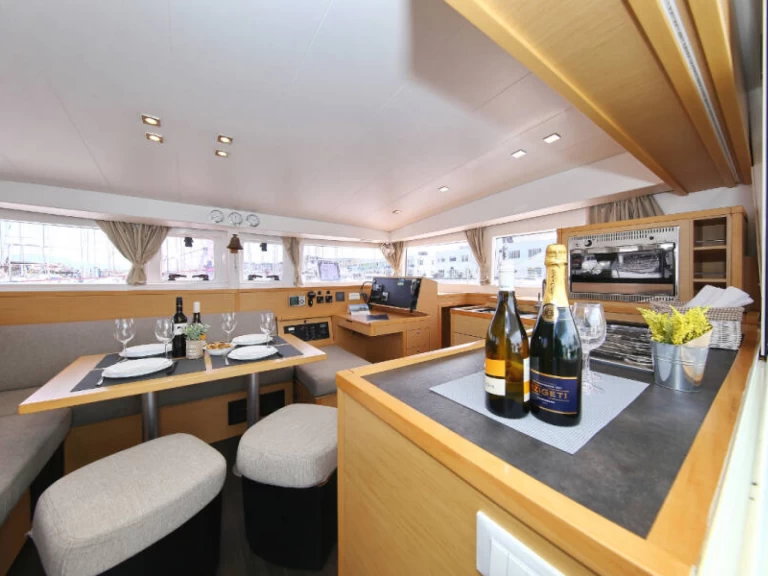 Katamaran do wynajmu w Betina w najlepszej cenie