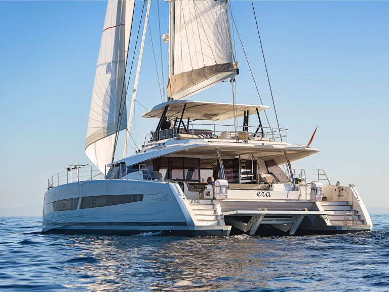 Fountaine Pajot ERA między profesjonalistami a osobami prywatnymi w Palma de Mallorca