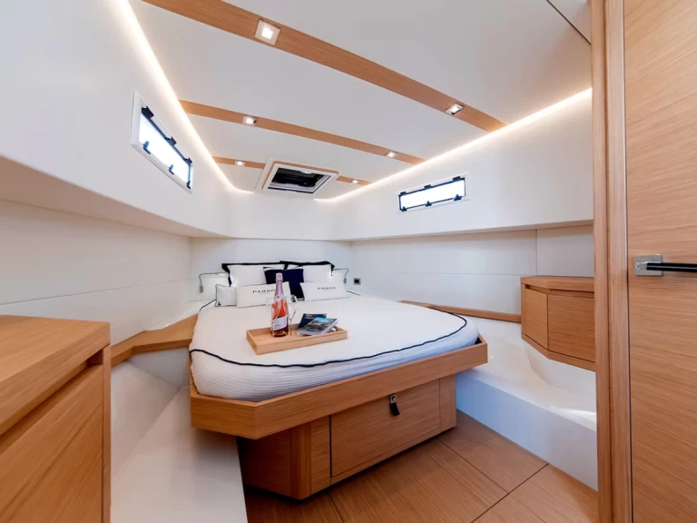Pardo Yachts Pardo 38 między profesjonalistami a osobami prywatnymi w Saint-Tropez