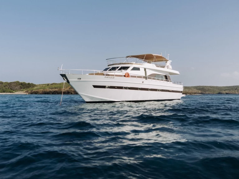 Wynajem łodzi Baiona tanio Akhir 22