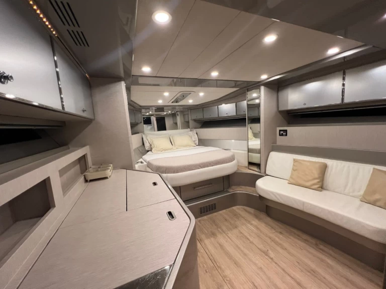 Wynajmij Motorówka z lub bez skippera Riva w Capri