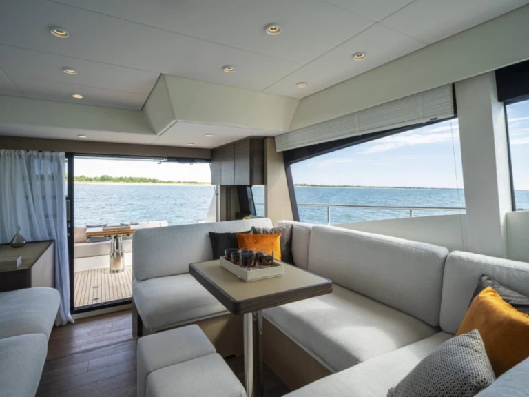 Wynajem Luksusowy jacht Ferretti z patentem 