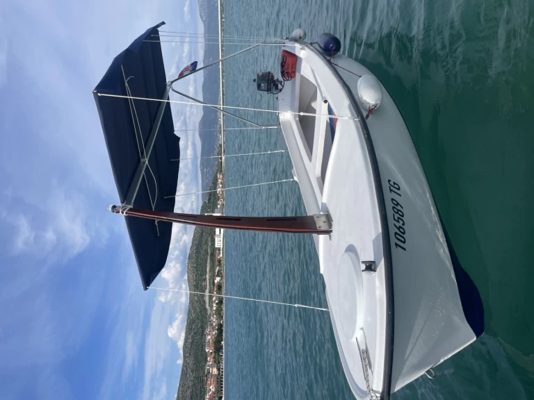 Wynajem łodzi Trogir tanio Elan 