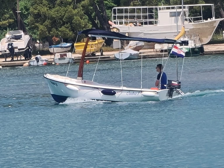 Motorówka do wynajmu w Trogir w najlepszej cenie