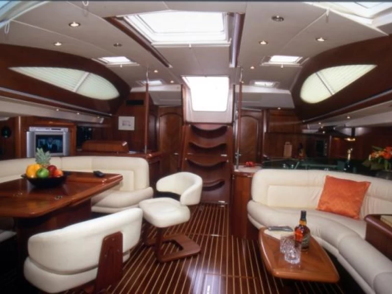 Jeanneau Sun Odyssey 54 DS między profesjonalistami a osobami prywatnymi w Kungshamn