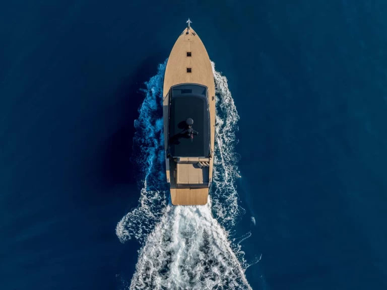 Wynajem Luksusowy jacht Colnago z patentem 