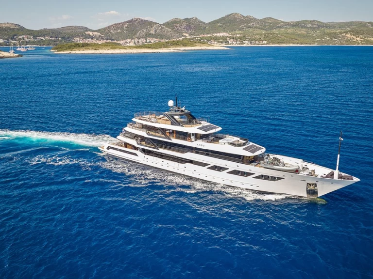 Wynajem Luksusowy jacht Custom Made z patentem 