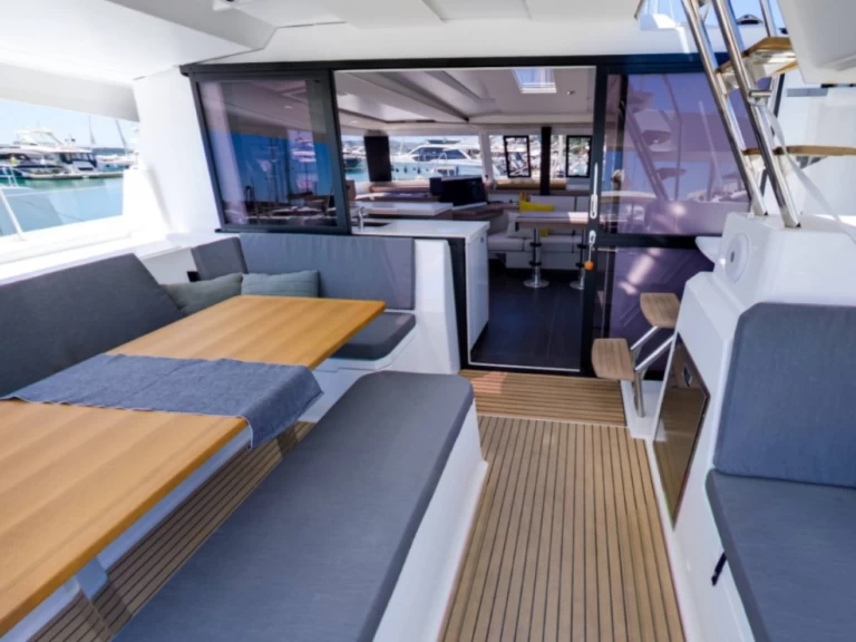 Wynajmij Fountaine Pajot Astrea 42 w Donji Seget
