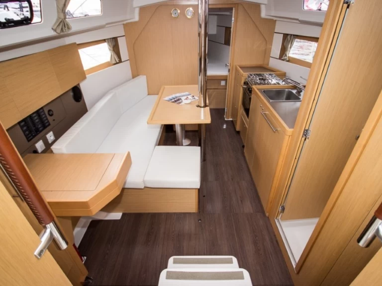 Wynajmij Żaglowiec z lub bez skippera Bénéteau w Split