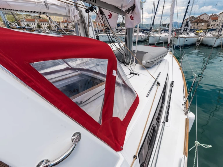 Wynajem Żaglowiec Bénéteau z patentem 