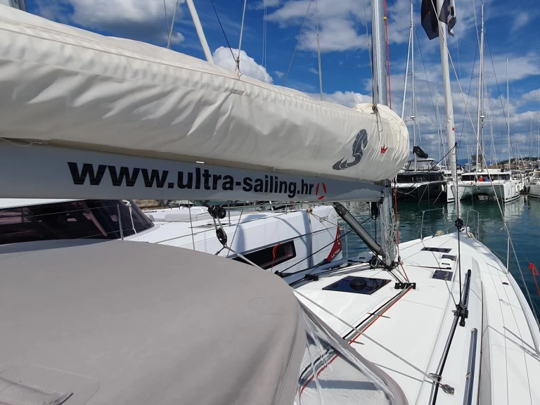 Bénéteau Oceanis 37.1 między profesjonalistami a osobami prywatnymi w Split