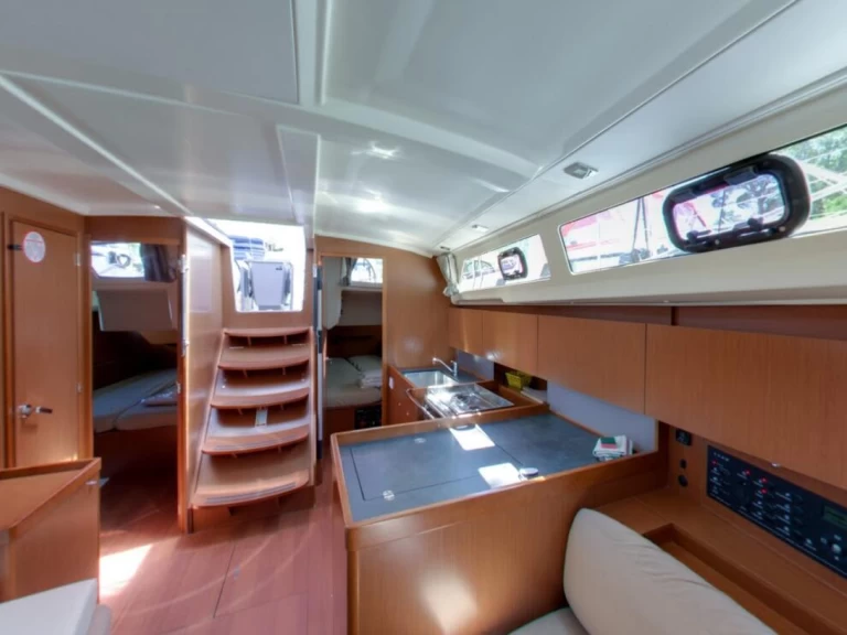 Wynajem łodzi Bénéteau Oceanis 38.1 w Komolac na SamBoat 