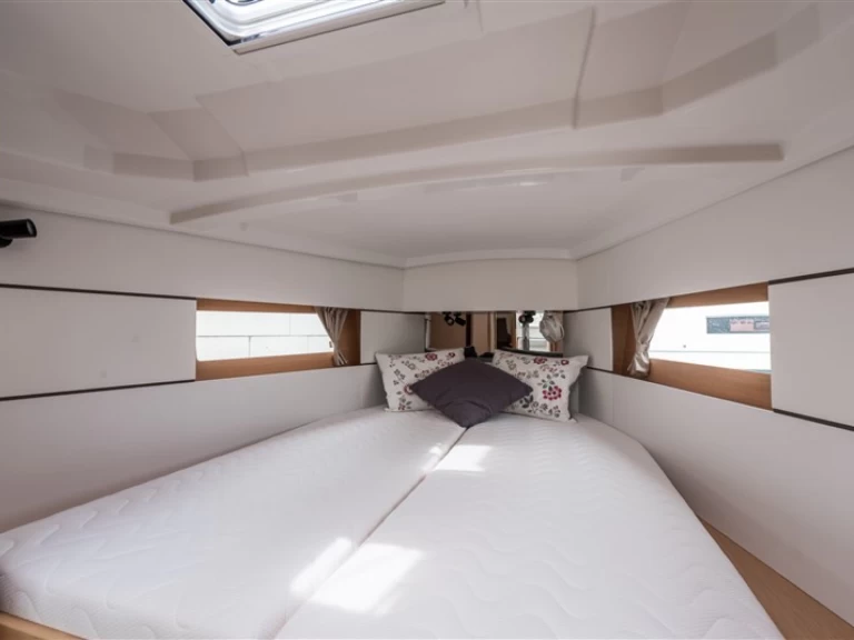 Bénéteau Oceanis 38.1 między profesjonalistami a osobami prywatnymi w Komolac