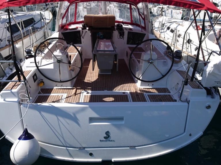 Wynajmij Żaglowiec z lub bez skippera Bénéteau w Komolac