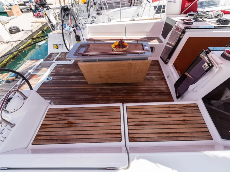 Wynajmij Bénéteau Oceanis 45 w Split