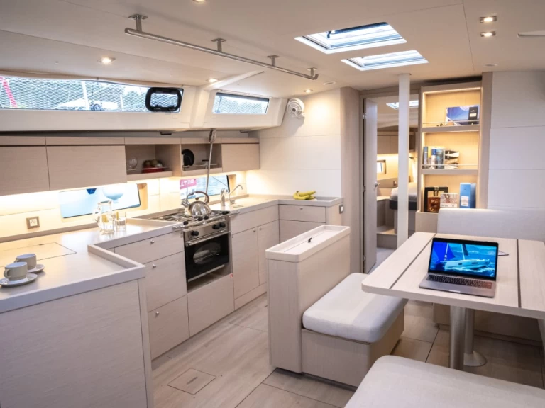 Wynajmij Żaglowiec z lub bez skippera Bénéteau w Pomer