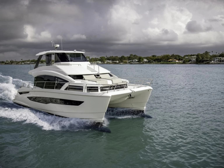 Aquila Aquila 54 między profesjonalistami a osobami prywatnymi w Skradin