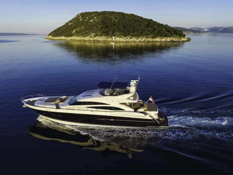 Princess Princess V85 między profesjonalistami a osobami prywatnymi w Kaštela