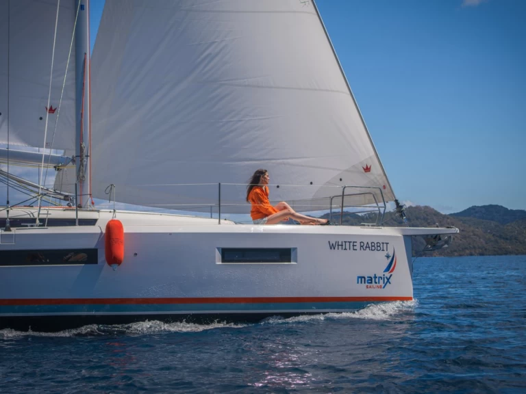 Wynajem Żaglowiec Jeanneau z patentem 