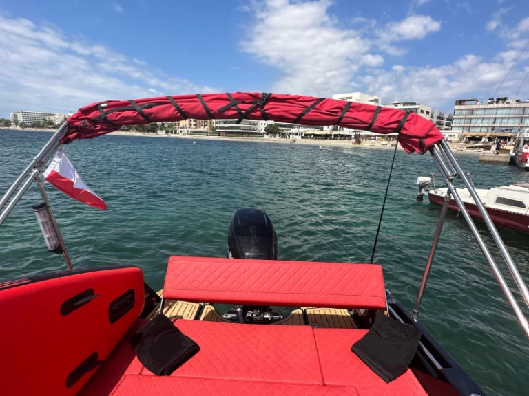 black boats black ruby między profesjonalistami a osobami prywatnymi w San Antonio Port