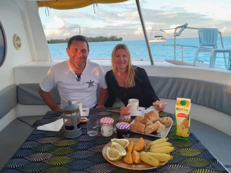 Nautitech Nautitech 441 między profesjonalistami a osobami prywatnymi w Papeete