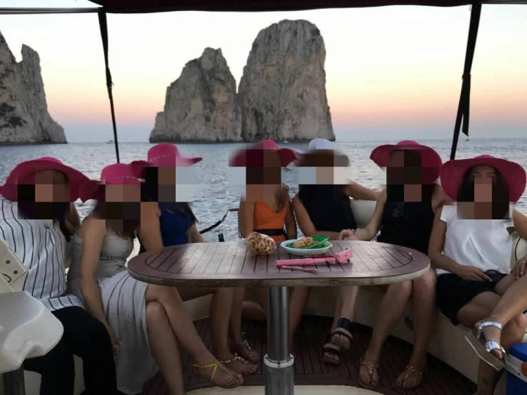 Wynajem łodzi Neapol tanio Gozzo napoletano veloce 