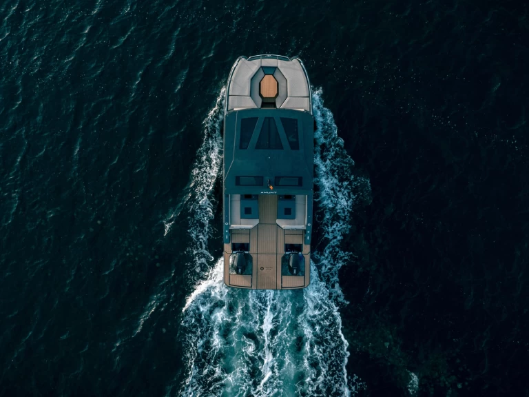 Wynajmij Vanguard Tesoro T41 w Glyfada