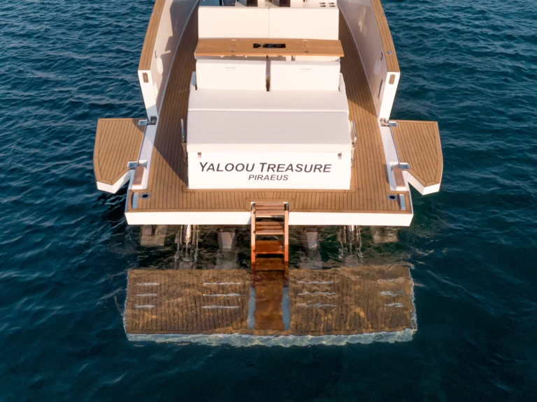 Vanguard Tesoro T40 między profesjonalistami a osobami prywatnymi w Órmos Bay