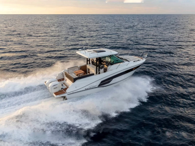 Wynajem Motorówka Jeanneau z patentem 