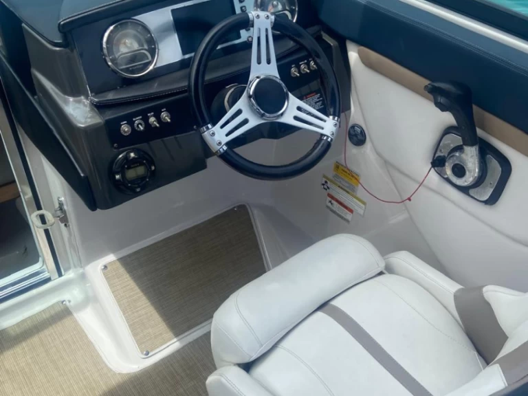 Wynajem Motorówka w Punta Cana - Four Winns S 235
