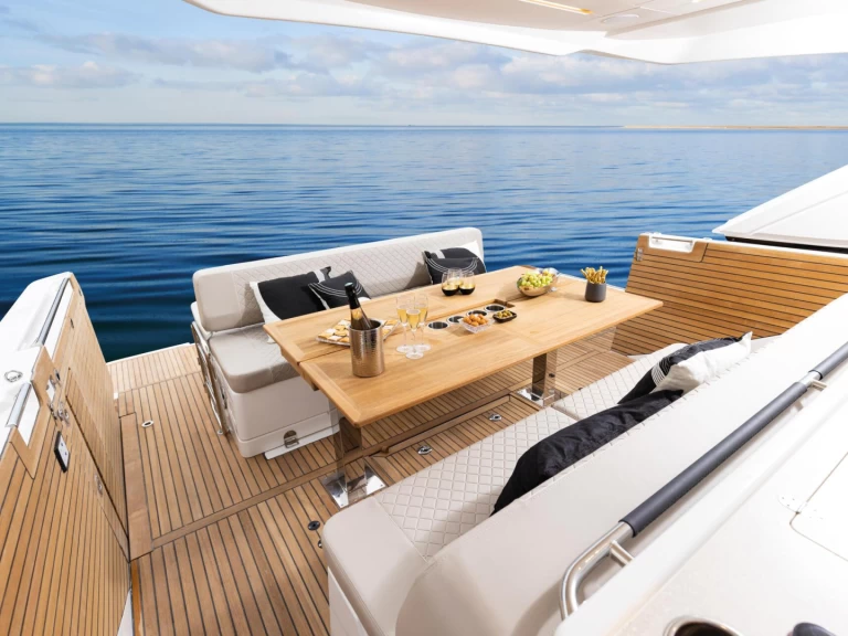 Motorówka do wynajmu w Santa Eularia des Riu w najlepszej cenie