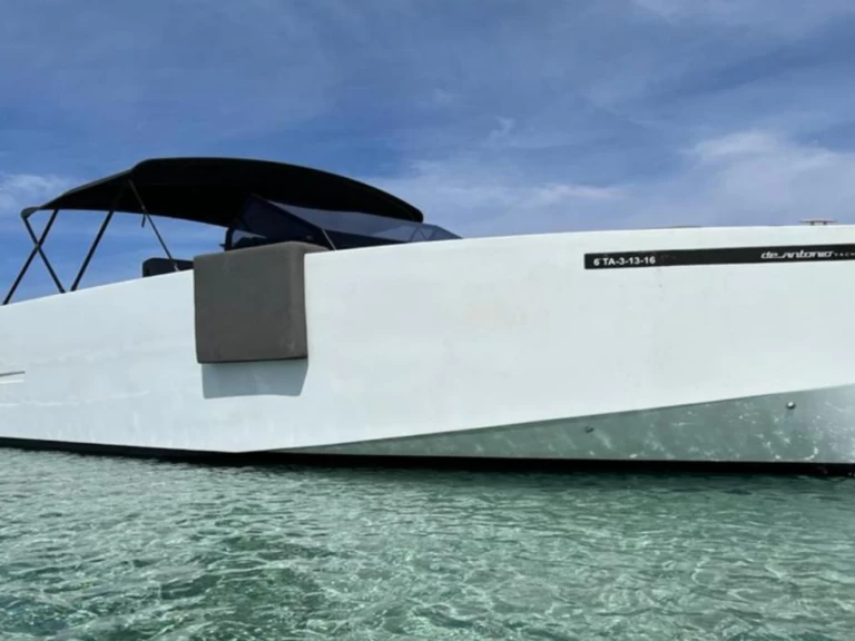 Wynajem Motorówka w Ibiza Town - DE ANTONIO Yachts 33
