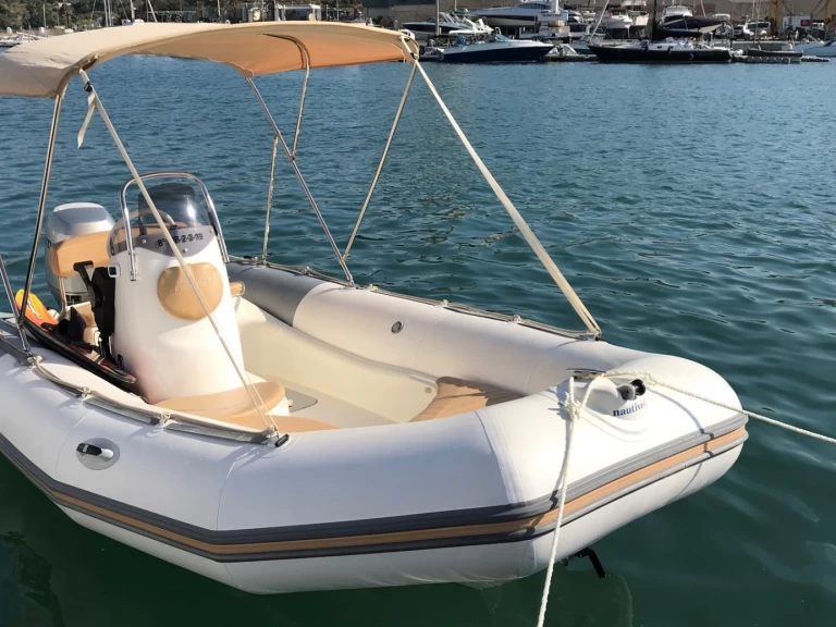 Wynajmij Zodiac Medline 500 w Mahon