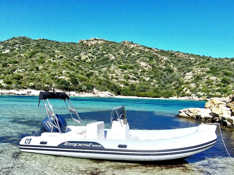 Capelli Tempest 630 między profesjonalistami a osobami prywatnymi w Saint-Florent