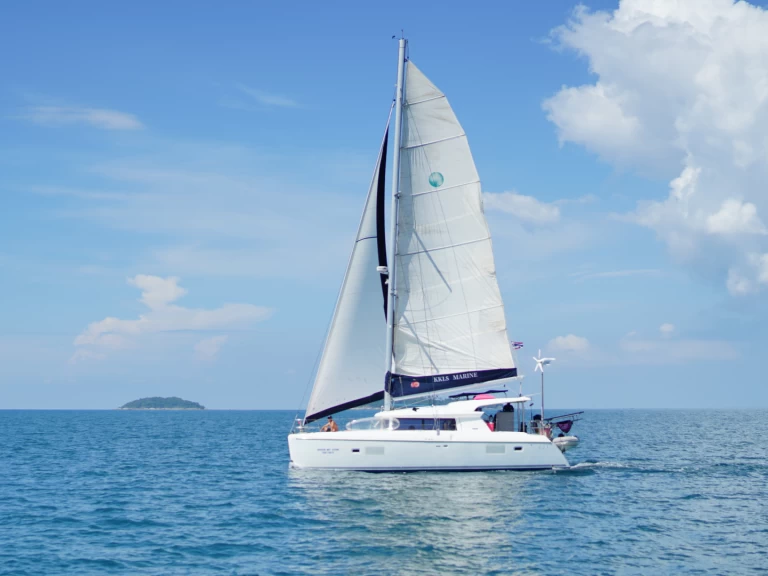 Wynajem Katamaran Lagoon z patentem 