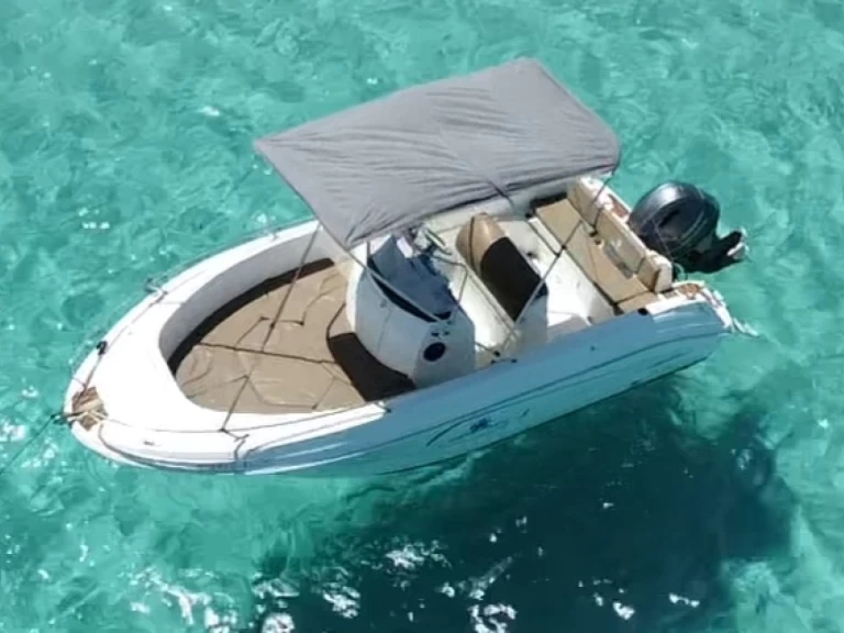 Wynajem Motorówka Pacific Craft z patentem 