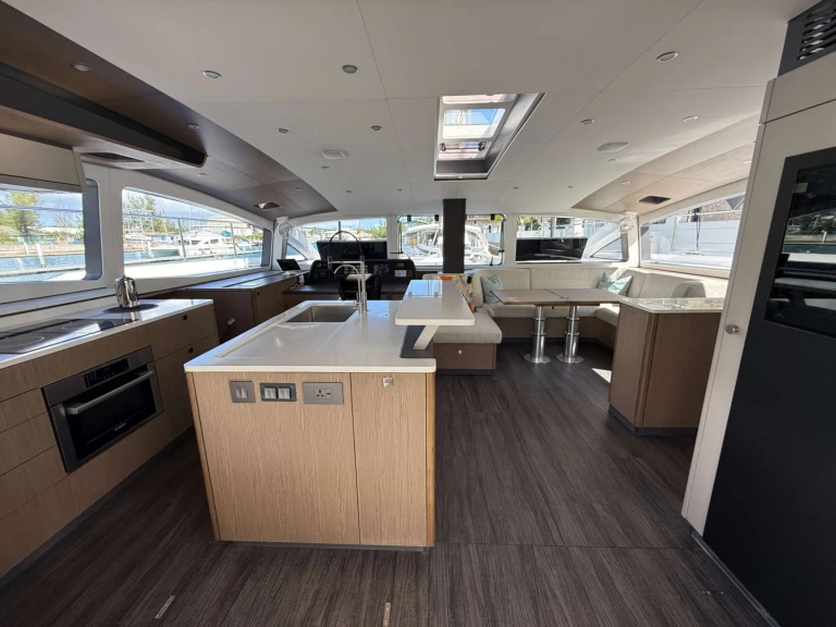 Xquisite Yachts Flying Whale między profesjonalistami a osobami prywatnymi w Bahamy